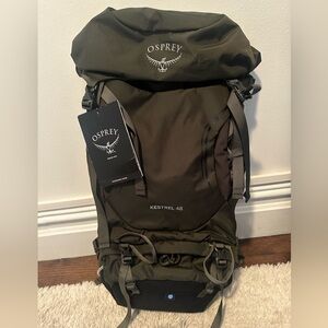 BRAND NEW Osprey Kestrel 48 Picholine Green S/M Hiking Backpack